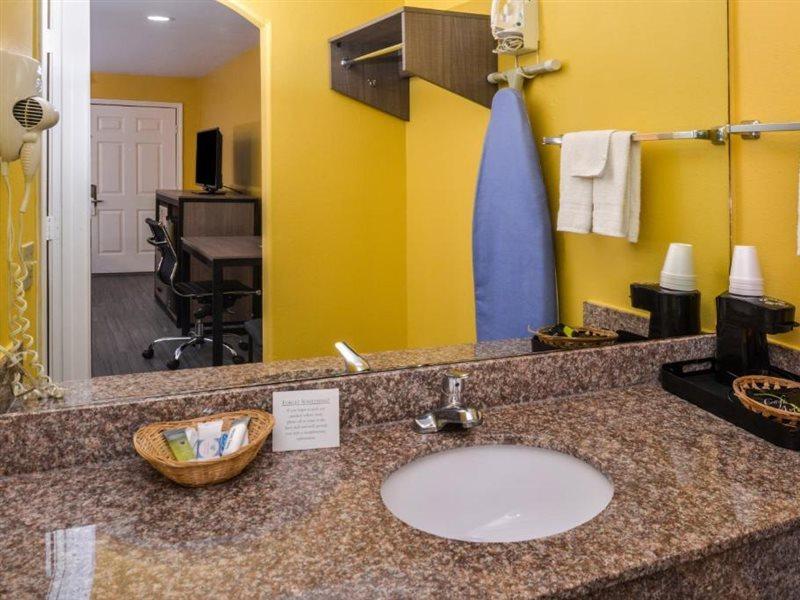 Americas Best Value Inn West Columbia מראה חיצוני תמונה