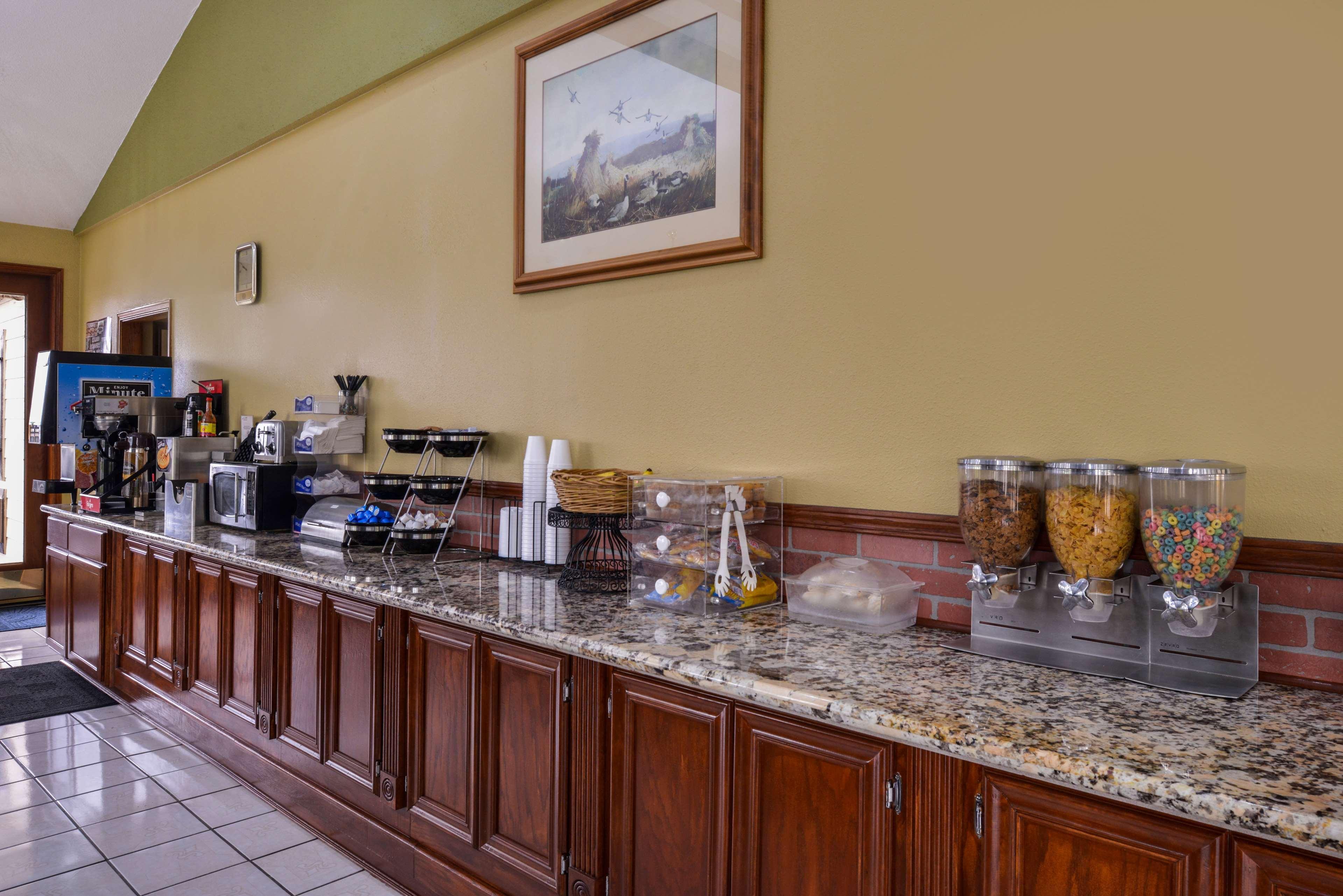 Americas Best Value Inn West Columbia מראה חיצוני תמונה